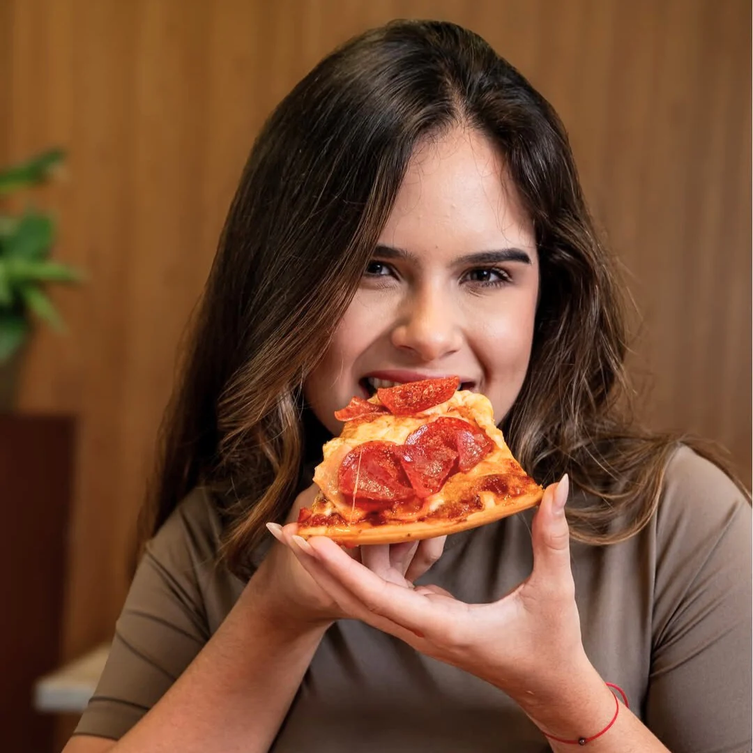 4 Pizzas Personales o Calzones + 1 Palitroque Relleno + 4 Refrescos + 4 Copas de Helado por $22 en Valenti's - Image 4