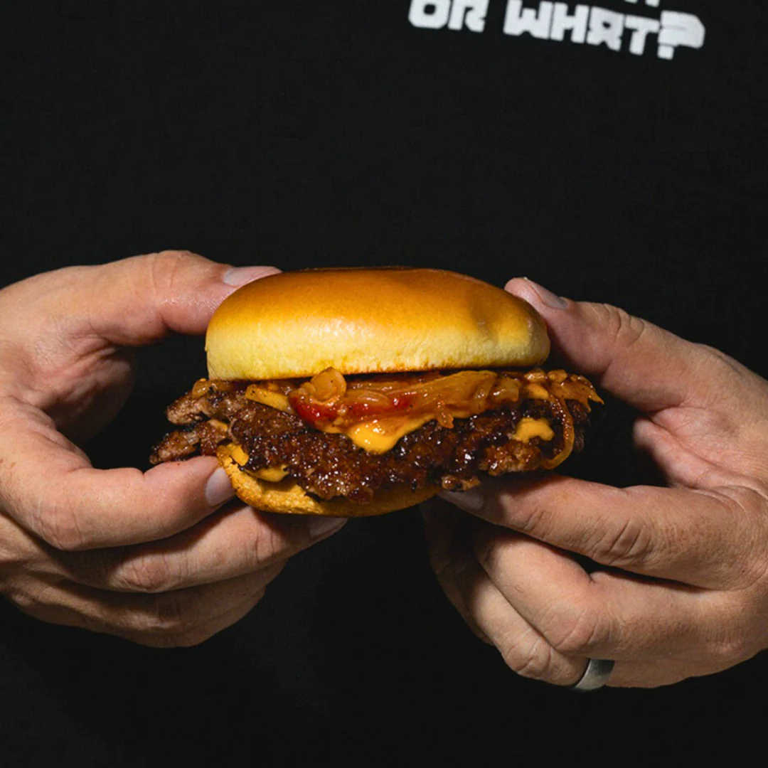 2 Burgers Oklahoma + 2 Papas Fritas + 2 Sodas por solo $14 en Bunz Bite - Image 3