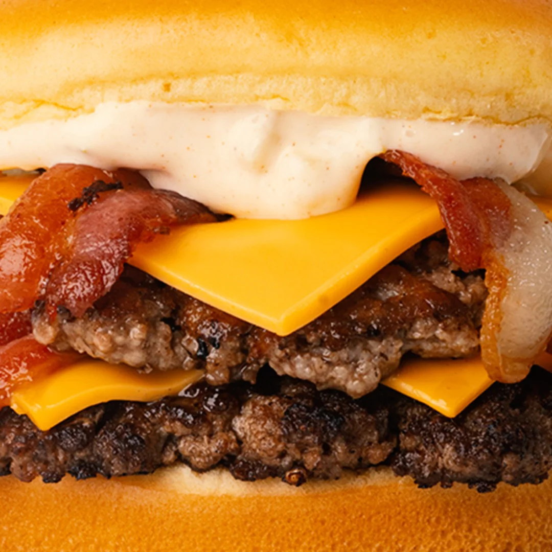 2 Burgers DOBLE B + 2 Papas Fritas + 2 Sodas por solo $16 en Bunz Bite - Image 3