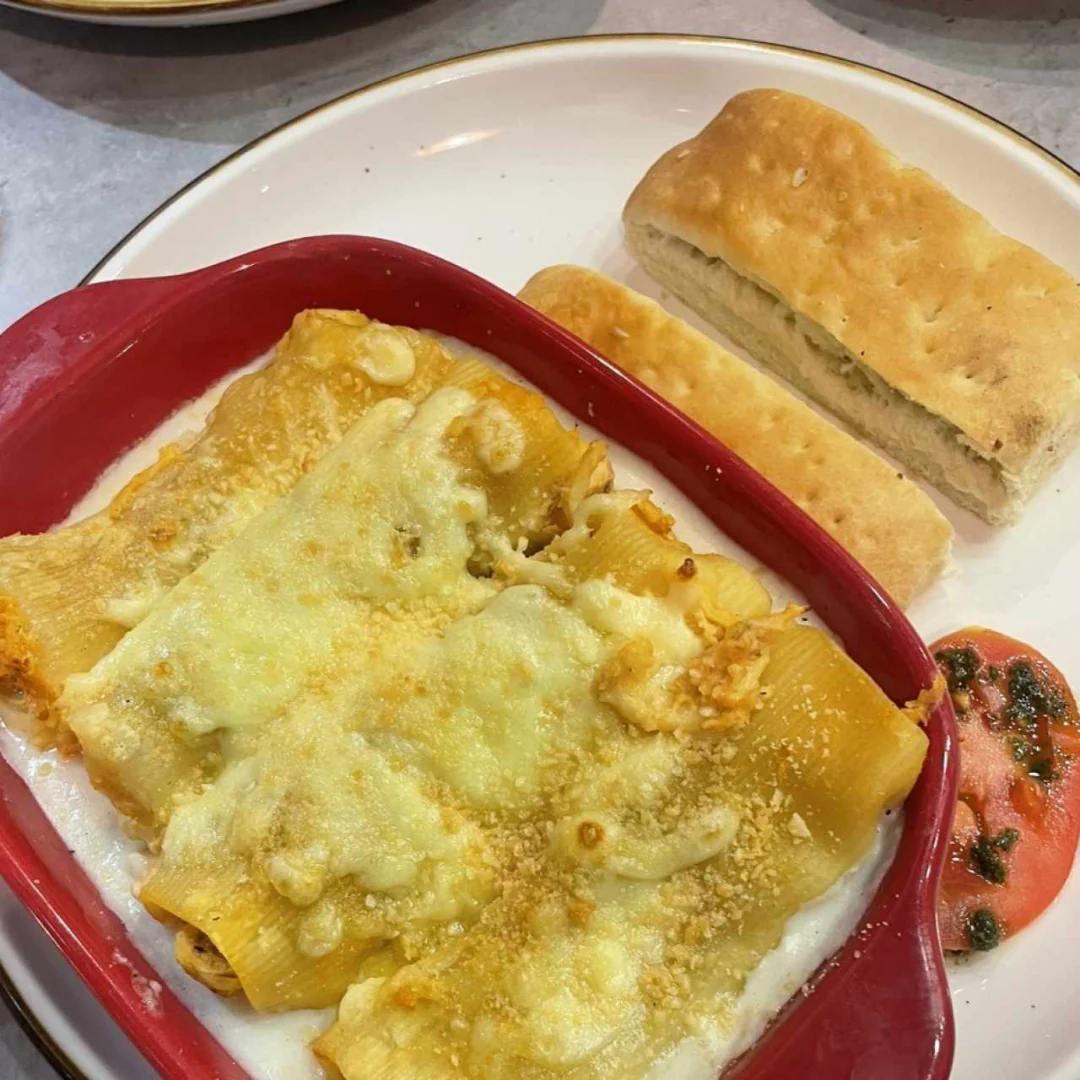 2 Platos Principales + 2 Refrescos + 2 Copas de Helado por solo $18 en Valenti's - Image 6