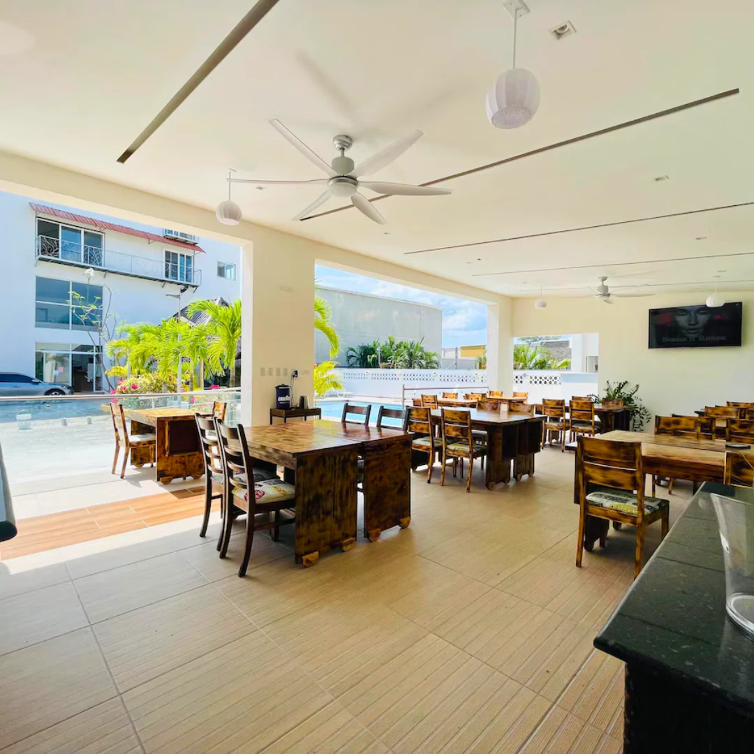 Estadía de 1 noche para 2 personas + Desayuno Incluido por solo $65 en el Hotel Coronado Inn - Image 3