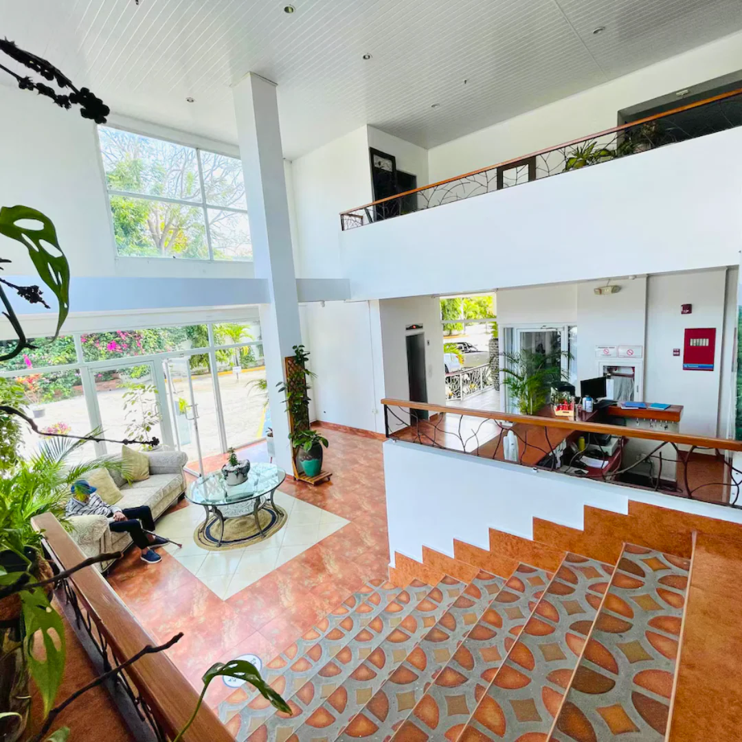 Estadía de 1 noche para 2 personas + Desayuno Incluido por solo $65 en el Hotel Coronado Inn - Image 4