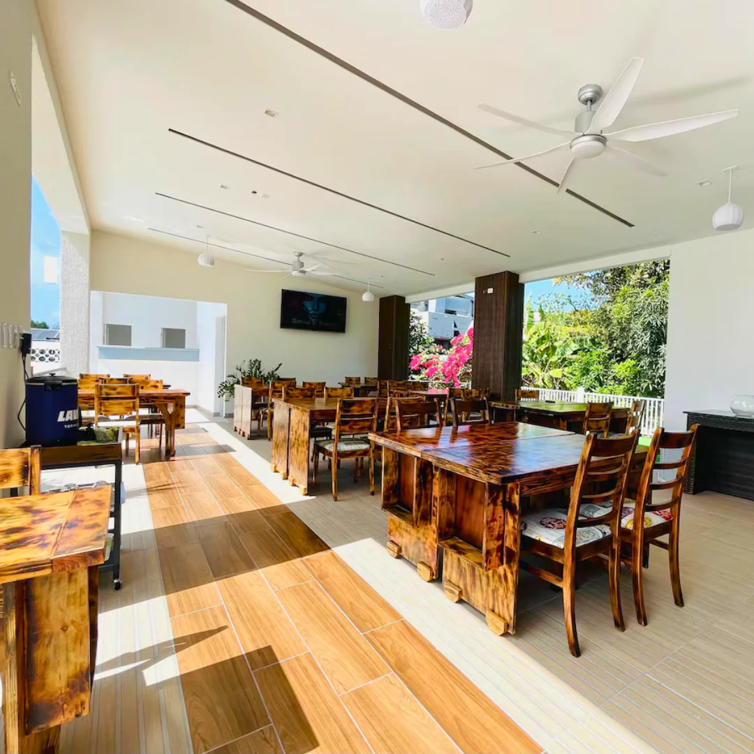 Estadía de 1 noche para 2 personas + Desayuno Incluido por solo $65 en el Hotel Coronado Inn - Image 5