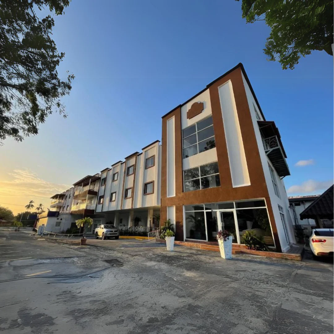 Estadía de 1 noche para 2 personas + Desayuno Incluido por solo $65 en el Hotel Coronado Inn - Image 6