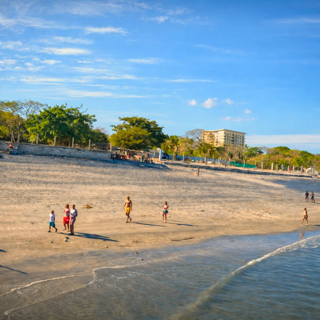 Pasadía de Piscina y Playa desde $5 por persona en Marvella Club de Playa - Image 3